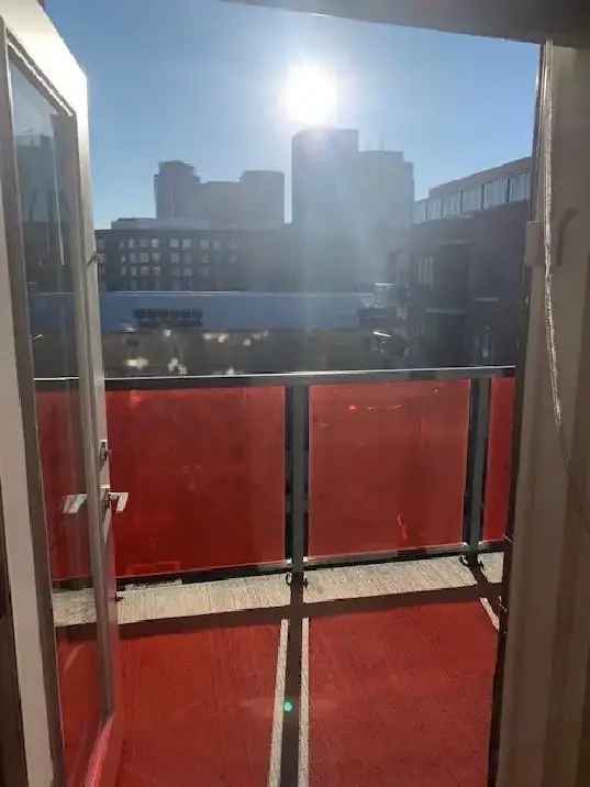 Rent 1 Bedroom Condominium in Exchange District with Skyline View