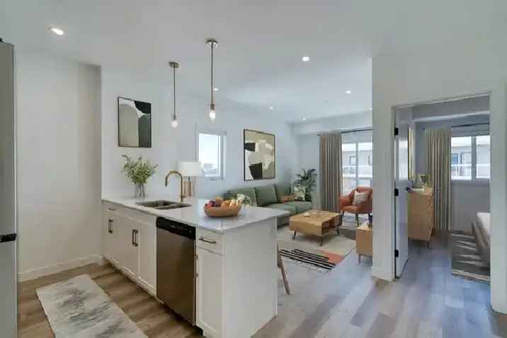 Luxury 2 Bed 2 Bath in West Broadway