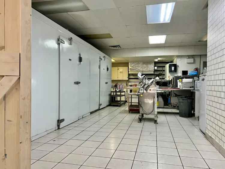 Commercial property For Rent in Medicine Hat, Alberta