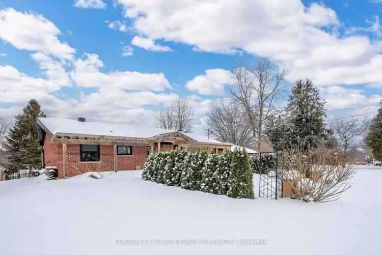 Custom Brick Bungalow w Pool Hot Tub Guest Unit