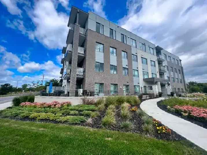 Penthouse Condo at The Marshes Golf Course (Kanata North)