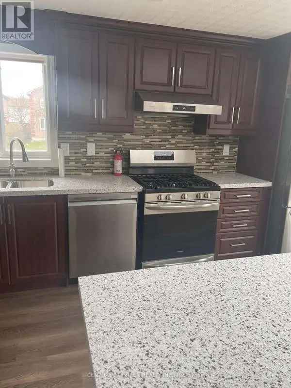 Barrie Duplex - 2500 Sq Ft - Fully Upgraded - Legal Basement Apartment