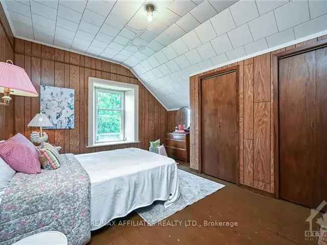 House For Sale in Tay Valley, Ontario