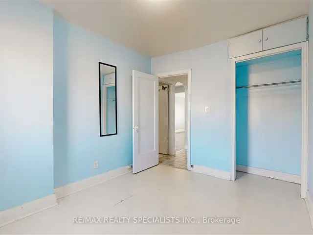 House For Sale in Toronto, Ontario