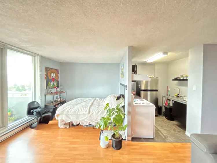 Burnaby Central Park Place Bachelor Studio Condo for Sale