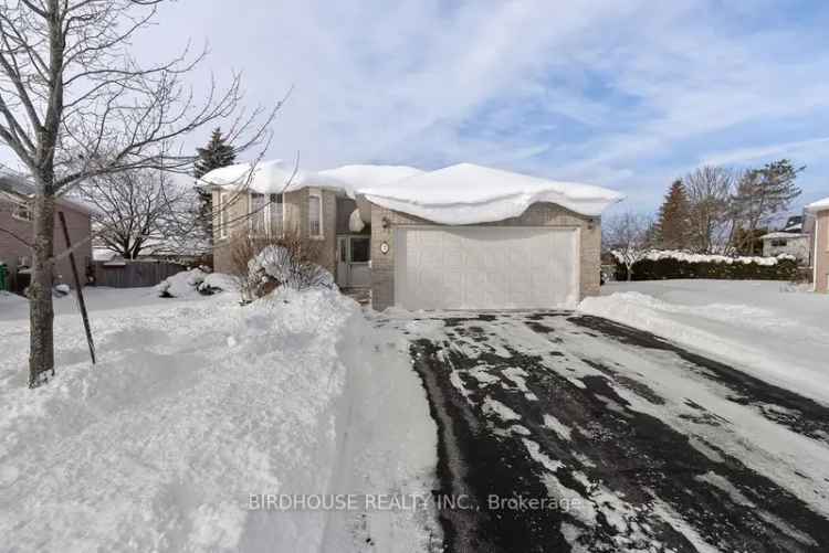 House For Sale in 7, Samuel Place, Kawartha Lakes, Ontario