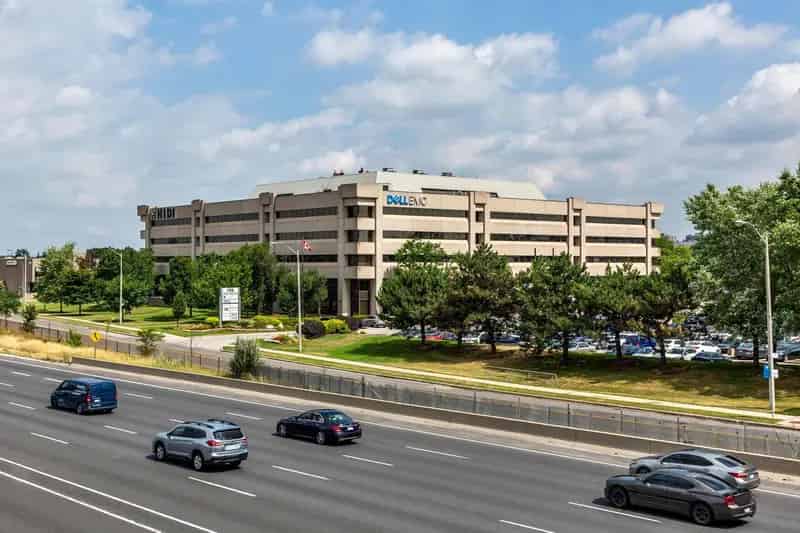 Modern 260000 sq ft Office Building Near Highways 401 404 407