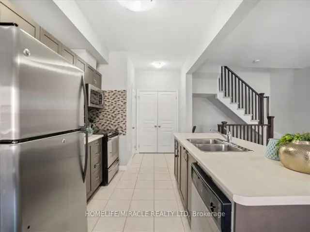 Townhouse For Sale in 4122, Palermo Common, Burlington, Ontario