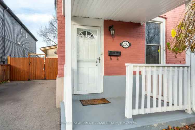 House For Sale in Hamilton, Ontario