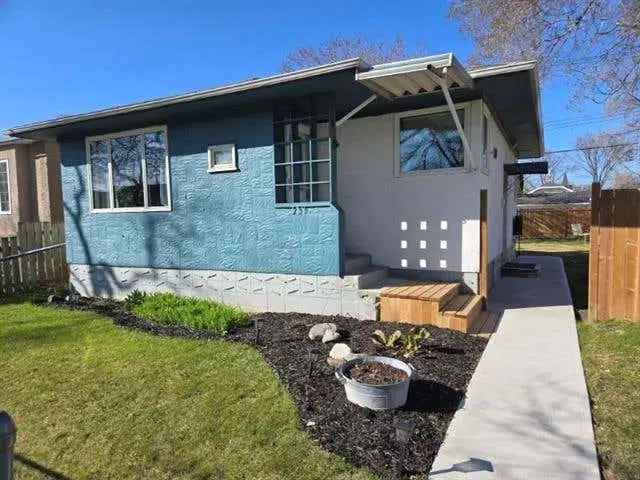 2 Bedroom Bungalow West Kildonan - Modern Kitchen - Large Lot