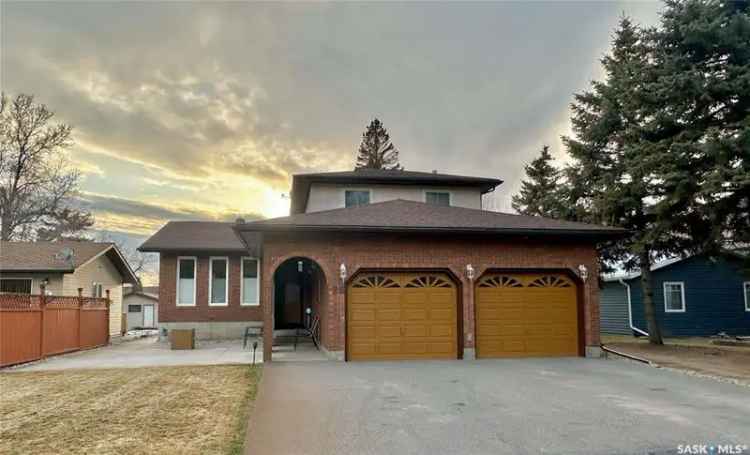 Katepwa Lake Home -  Fully Upgraded Beachfront Property