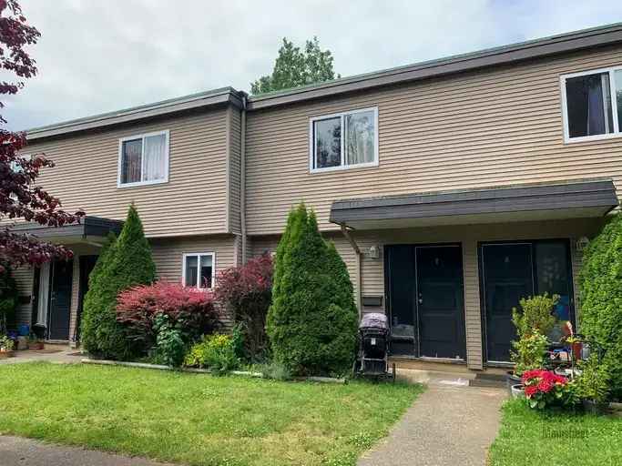 1060 Willemar Ave -  in Courtenay