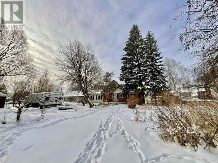 4 Bed 1.5 Bath Single Family Home in Red Bluff Estate Sale