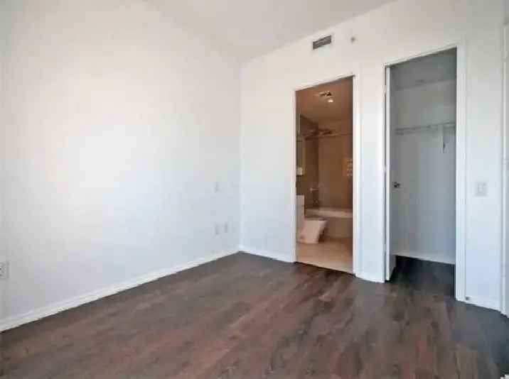 Downtown Toronto Condo Unit 1Bed 1Den 1.5Bath