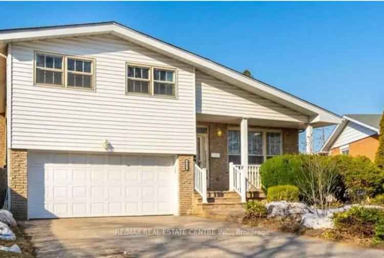 Applewood Detached Home Power of Sale 3 1 Bedroom 4 Bathroom 2727 Sqft