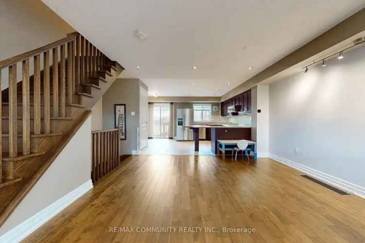 Spacious Executive Townhome in Lakeshore Village