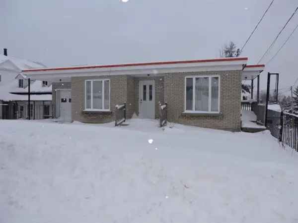 Bungalow for Sale 4 Bedrooms 2 Bathrooms Garage