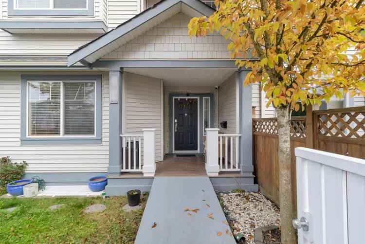 A $1,224,999.00 1/2 Duplex with 4 bedrooms in Sullivan Station, Surrey