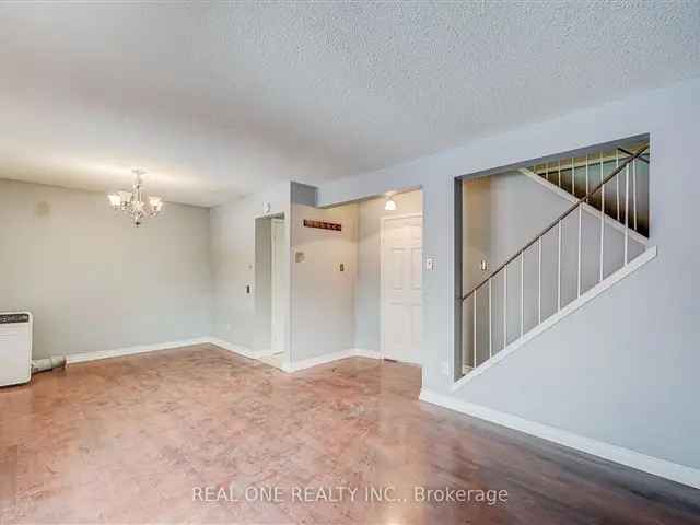 3 Bed 2 Bath Apartment Near Amenities