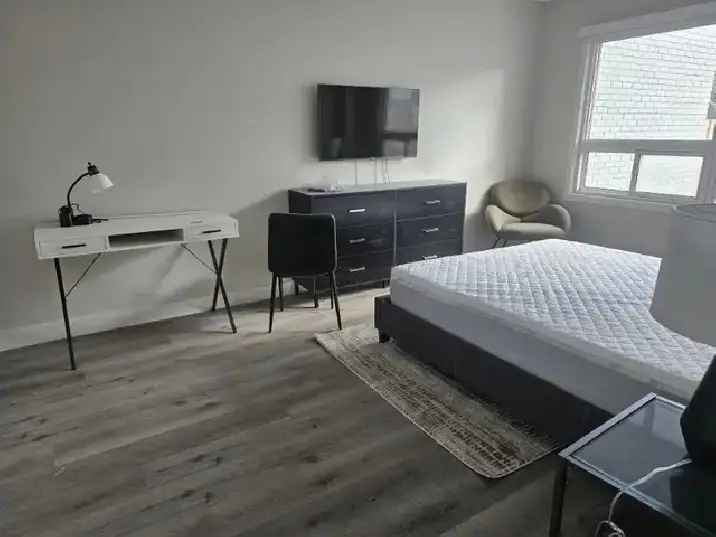 ROOM FOR RENT 850