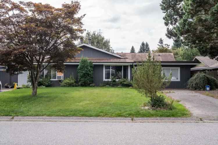 A $730,000.00 1/2 Duplex with 3 bedrooms in Abbotsford East, Abbotsford