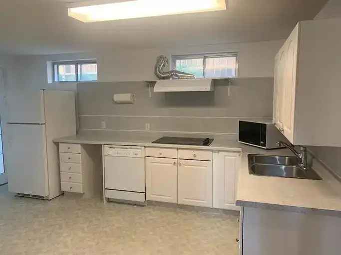 1 Bedroom Basement Suite in Cochrane Near Downtown