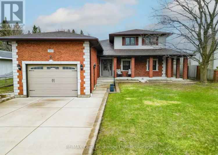 2700 sq ft Custom Home Saugeen Shores 4 Beds 2.5 Baths Golf Course Views