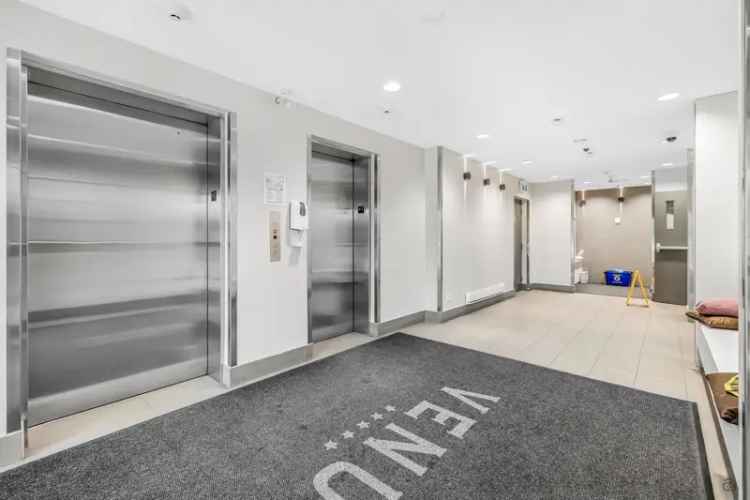 Whalley Condo for Sale: 1 Bed 1 Bath Modern Condo near Gateway Station