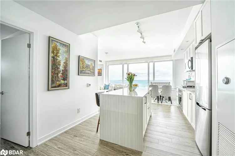 Stunning Lake Ontario View 2-Bed Suite High Park