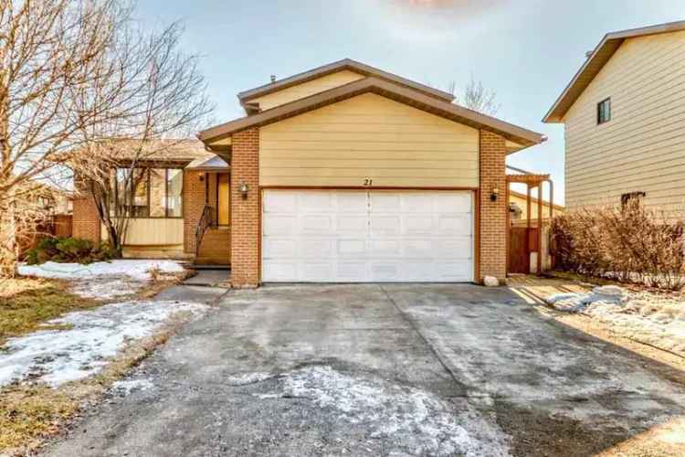 House For Sale in Strathmore, Alberta