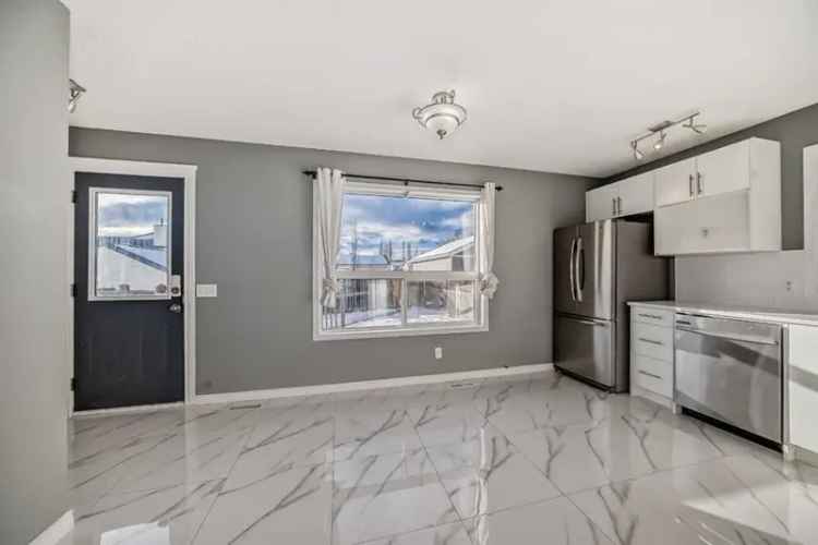 House For Sale in Calgary, Alberta