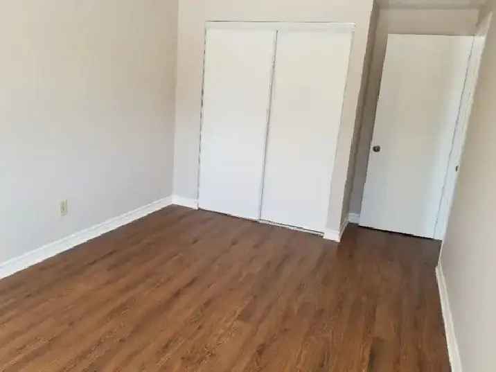 3 Bedroom Townhouse w Finished Basement, Garage & Appliances