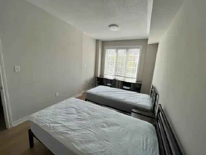 VILLAGE AT YORK UNIVERSITY SHARED ROOM FOR RENT START JAN 1