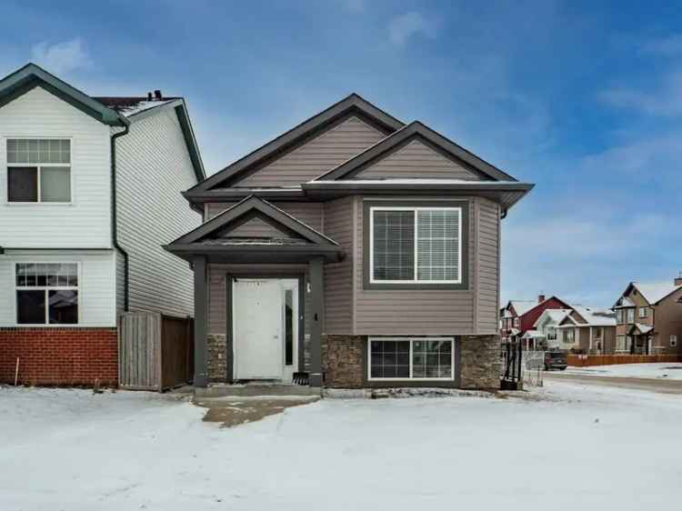 House For Sale in Calgary, Alberta