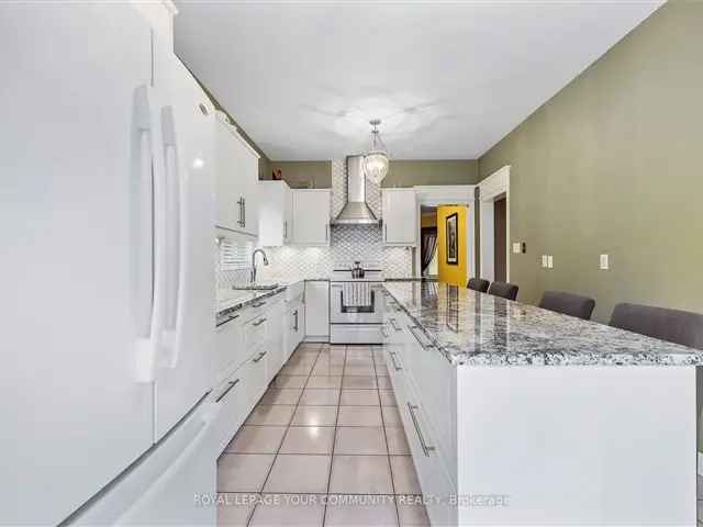 House For Sale in Newmarket, Ontario