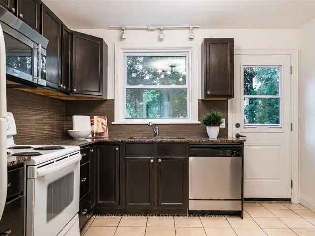 4-Bedroom Aldershot Home Updated Kitchen and Deck