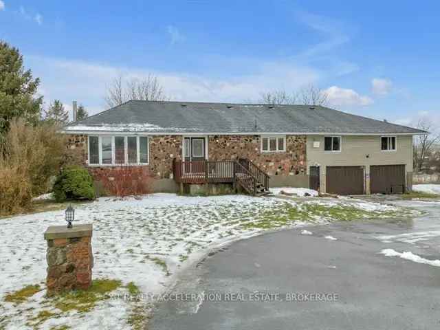 3-Bedroom Bungalow Near Napanee with Pool and Private Suite