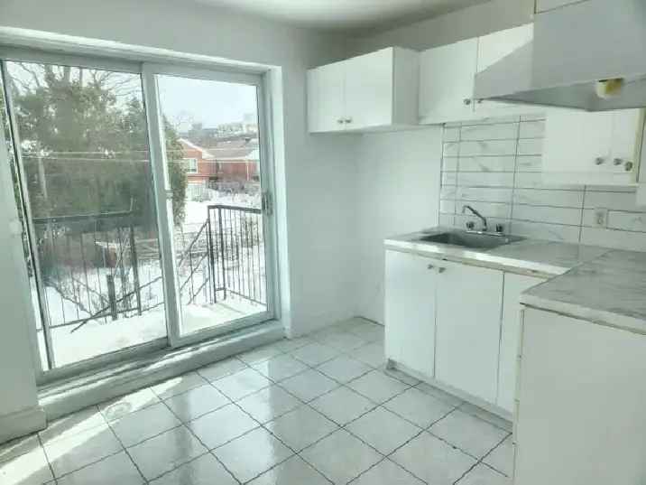 Spacieux 5 1/2 – près du métro Plamondon