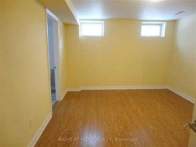 Townhouse For Rent in Newmarket, Ontario