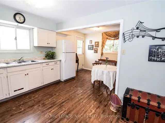 Cozy 2-Bedroom Home in Fenwick