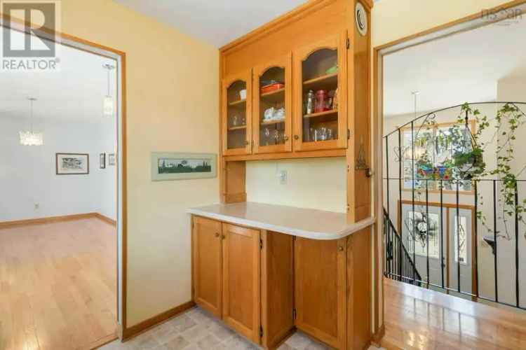 Bridgewater Glen Allan Home 4 Bedrooms Spacious Deck Updated Roof