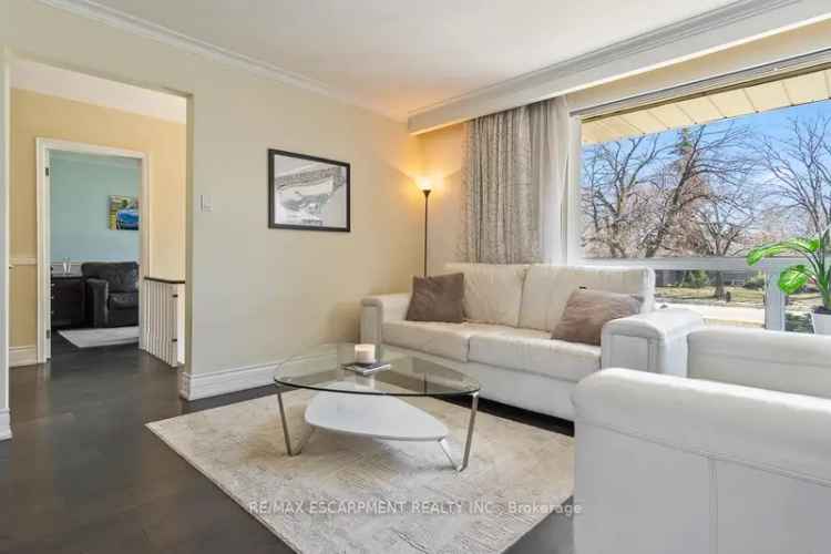 Clarkson Detached Bungalow 3 1 Beds 2 Baths In-Law Suite Potential