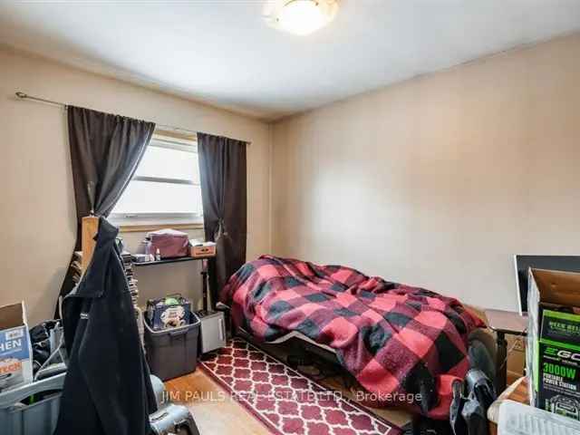 Hamilton Mountain Brick Bungalow Great for First Time Home Buyers Investors