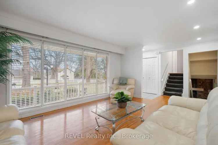3-Bedroom Home in Queenston with Sunroom and Brock's Monument Views