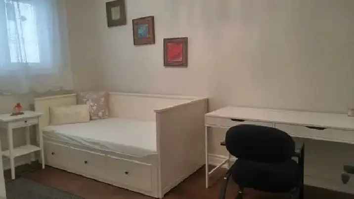 Furnished Bedroom for Rent (Female) - Thornhill