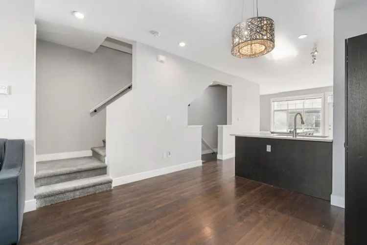 Stunning 4-Bedroom Townhome Near Parks and Transit