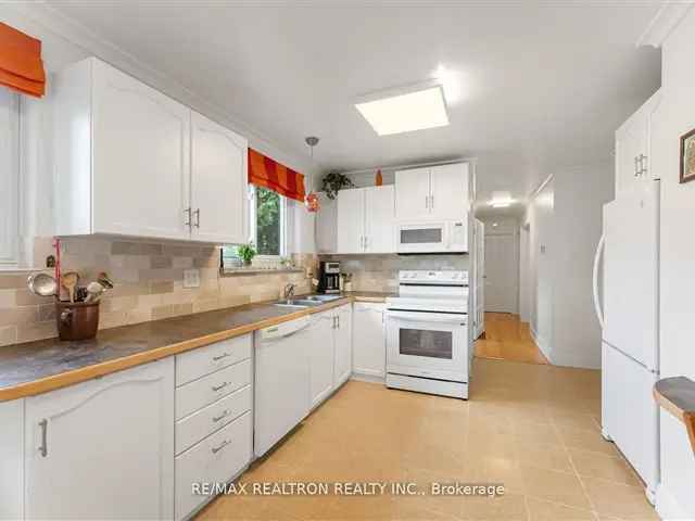 Large Bungalow with Addition 4+2 Bedrooms 2 Kitchens