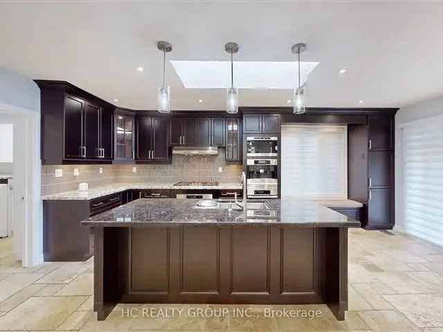 Luxury Home near Golf Course Hwy 404 407