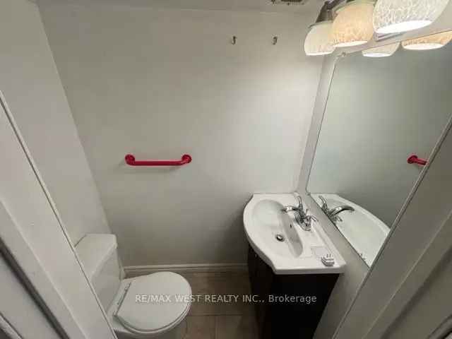 Basement Studio in Thornhill Brownridge Community Near Finch Subway