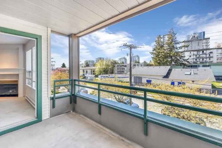 Condo For Sale in White Rock, British Columbia